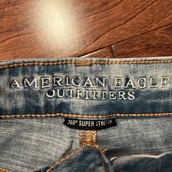 American Eagle Denim Shorts Size 4 (fits more like 00-0) - Picture 3 of 5